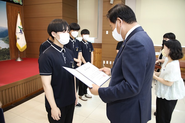 (재)옥천군장학회, 2022년 상반기 장학증서 수여식 개최